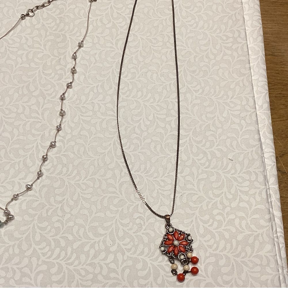 Set of Two Silvertone Necklaces - Picture 7 of 8